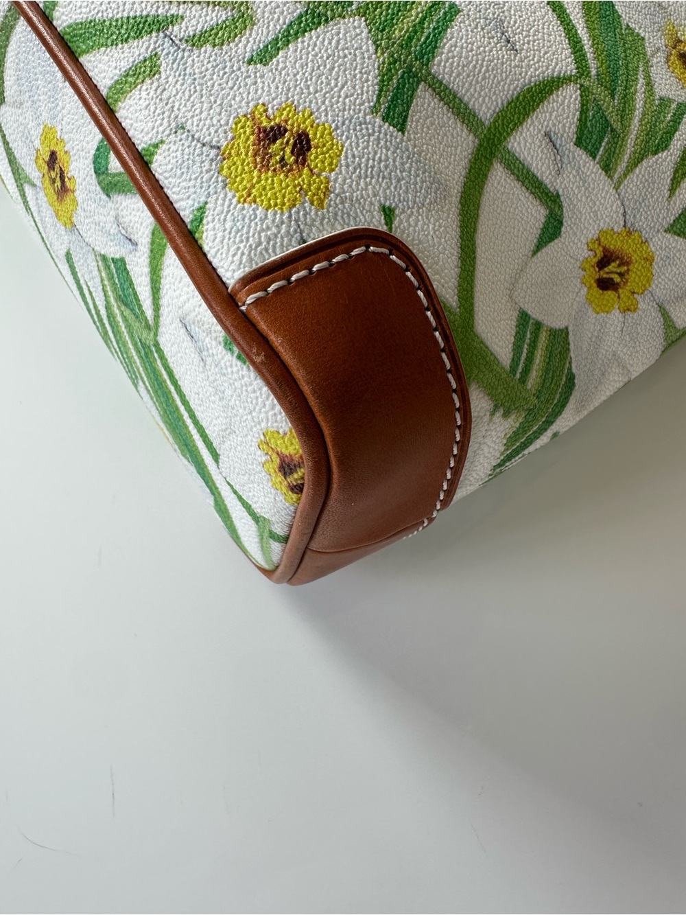 Dooney & Bourke Daffodil Becca Shoulder Bag White Floral Leather Trim J9856886 - Picture 16 of 16